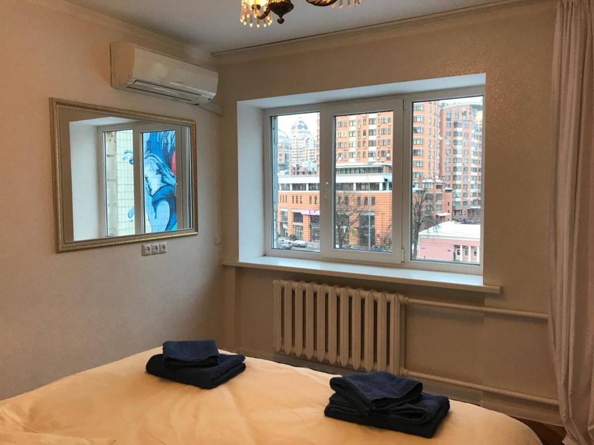 Sunny Apartment Overlooking The Royal Village Κίεβο Εξωτερικό φωτογραφία