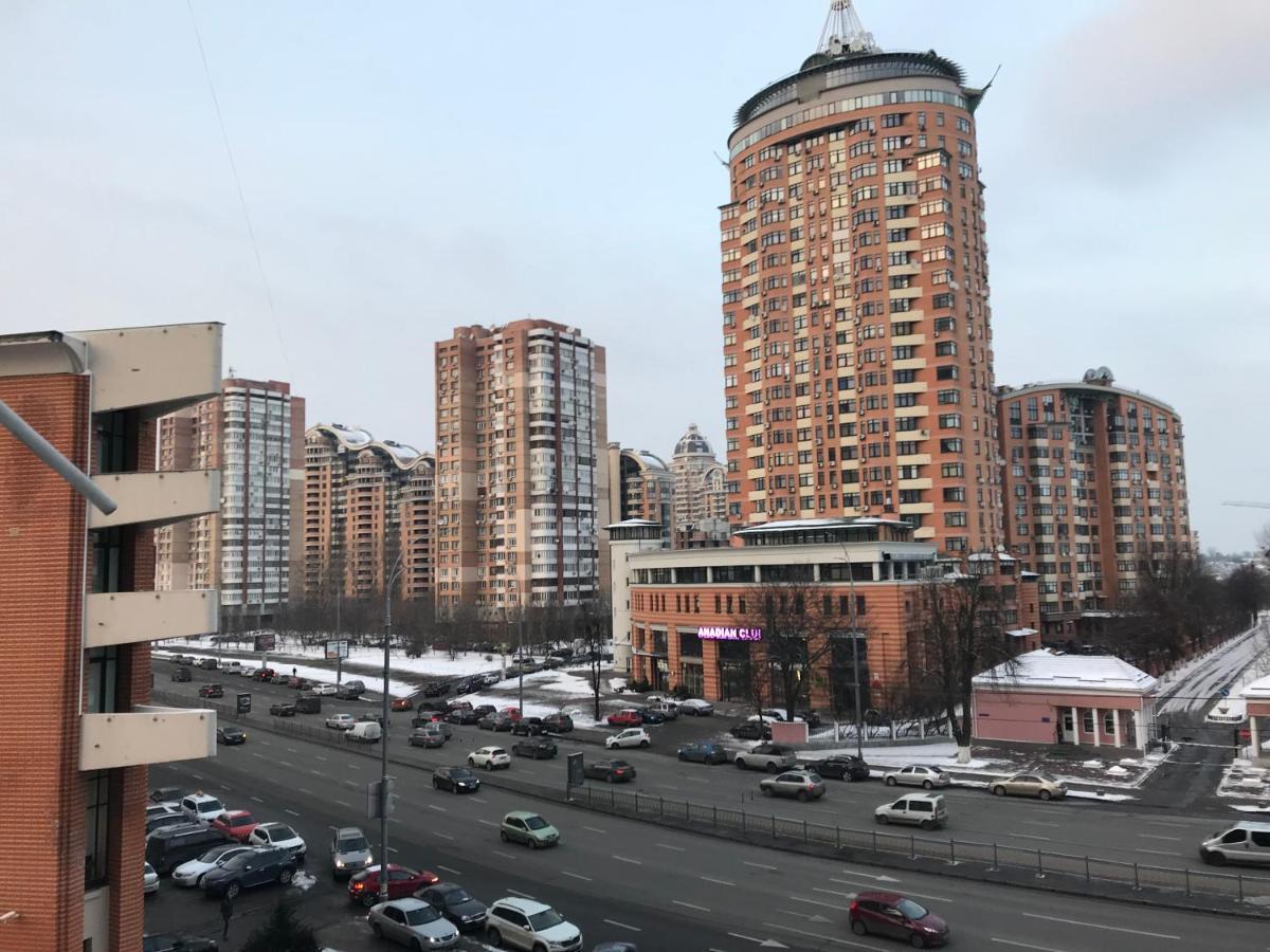 Sunny Apartment Overlooking The Royal Village Κίεβο Εξωτερικό φωτογραφία
