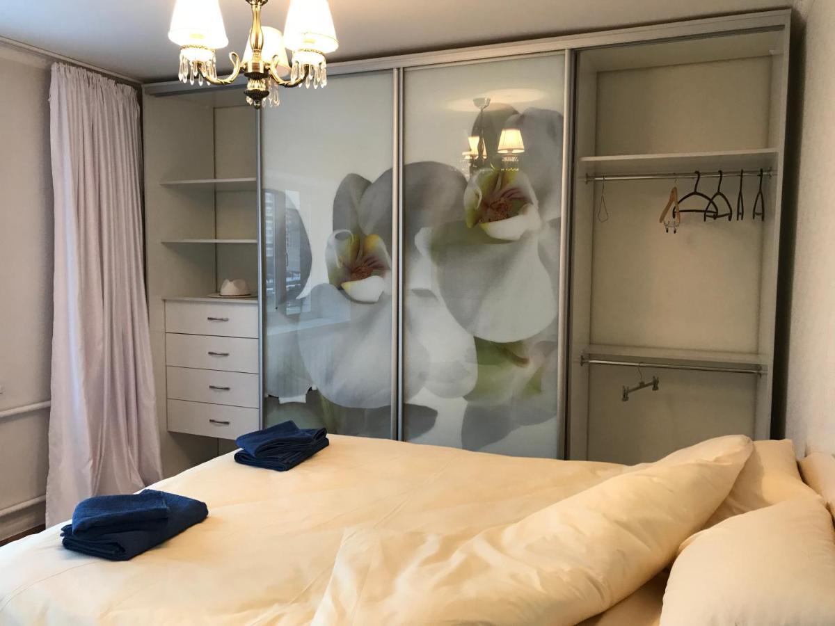 Sunny Apartment Overlooking The Royal Village Κίεβο Εξωτερικό φωτογραφία